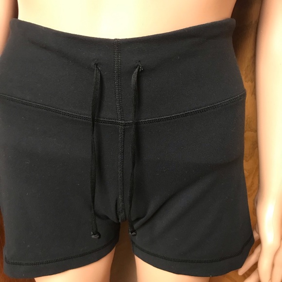 Lululemon Women"s Knock Out Short Black Microstripe Yoga- Size None - Picture 4 of 16